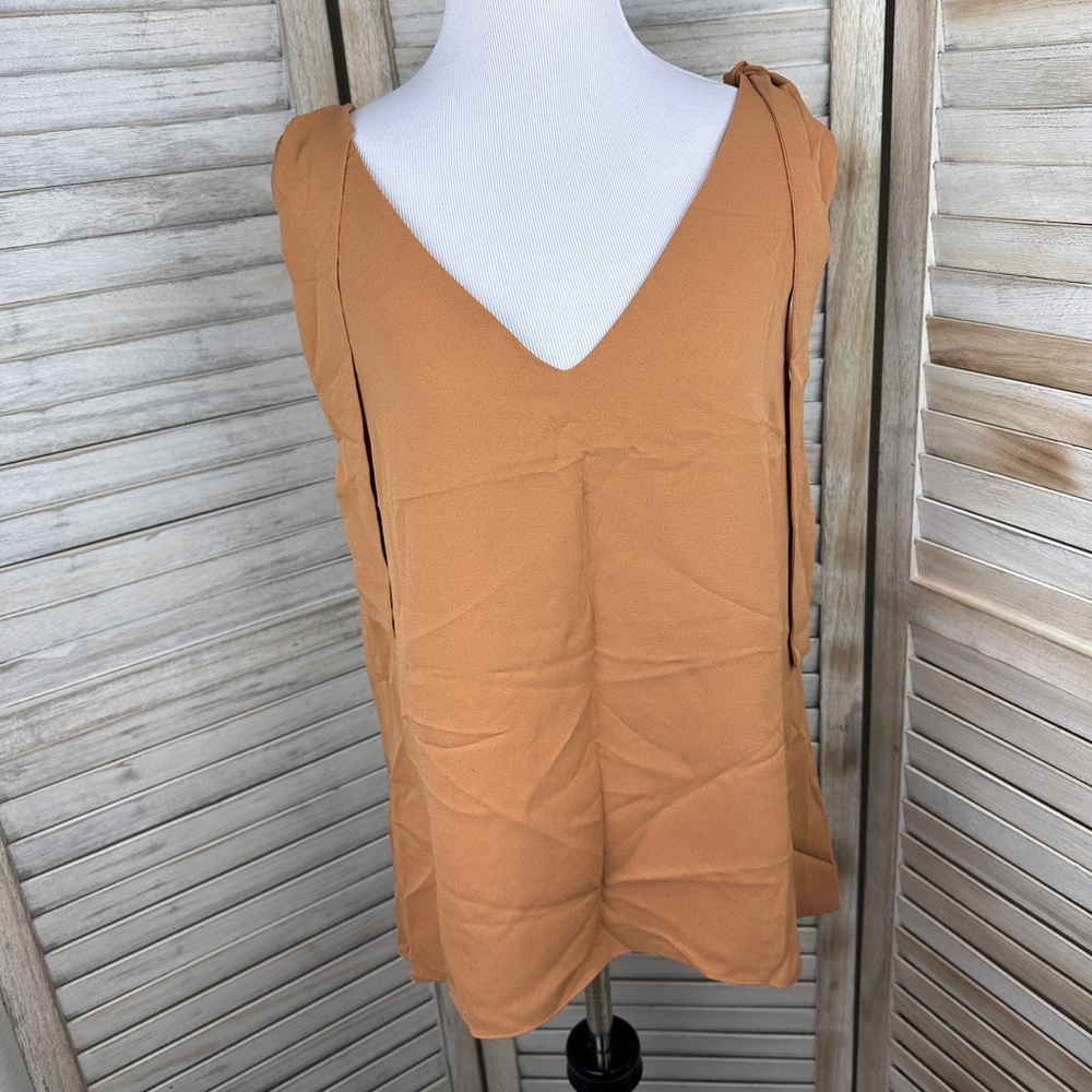 NWT Belle & Bloom Feel for You Camel Shoulder Tie V Neck Tank Blouse Medium
